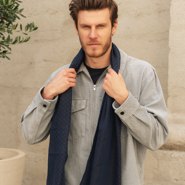Etole-homme-cachemire-soie-coton-bleu-Losange