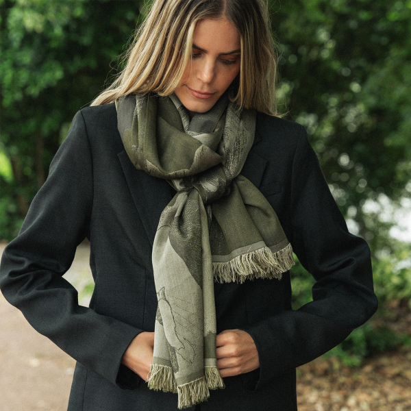 Etole-cachemire-soie-femme-kaki-beige-fabriqué-en-France-Sérénade