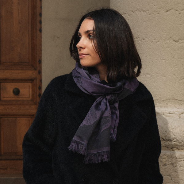 Etole-cachemire-soie-femme-anthracite-parme-fabriqué-en-France-Sérénade