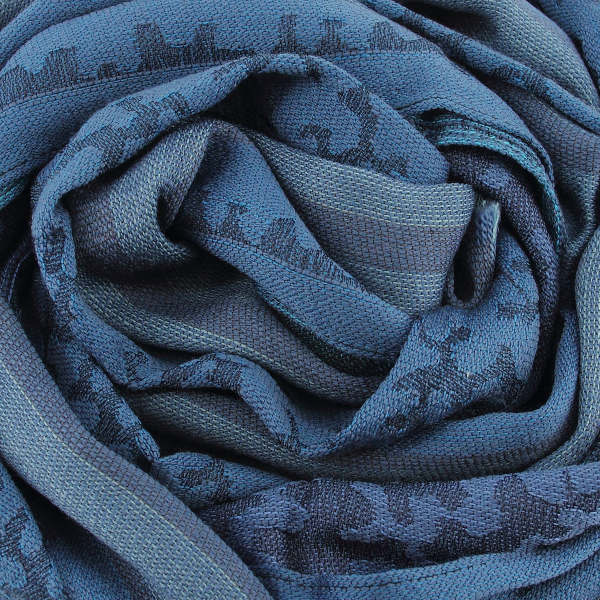 Echarpe-femme-bleu-laine-soie-Arborescence-fabrique-en-France