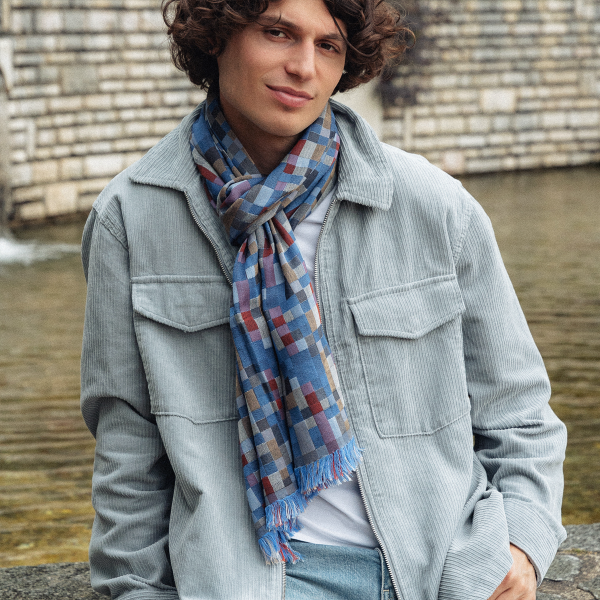 Echarpe-homme-laine-merinos-coton-soie-bleu-jean-Recital-fabriqué-en-France