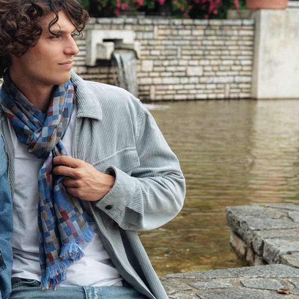 Echarpe-homme-laine-merinos-coton-soie-bleu-jean-Recital-fabriqué-en-France
