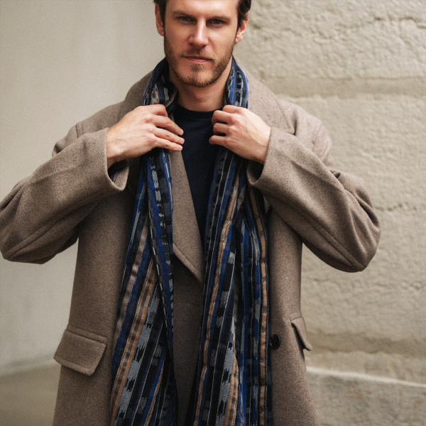 Echarpe-homme-laine-soie-bleu-fabrique-en-France-Orpheon