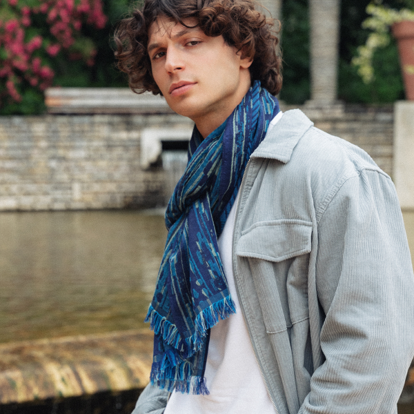 Echarpe-homme-laine-soie-coton-bleu-sauvage