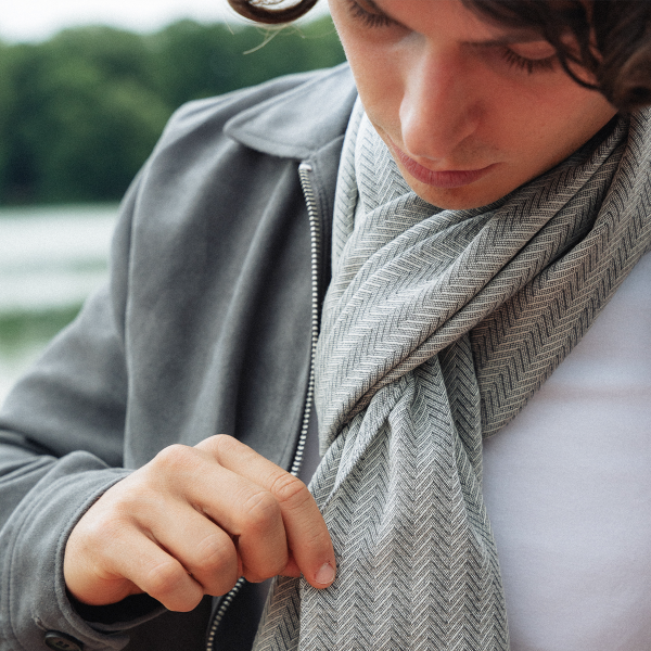 Echarpe-cachemire-homme-gris clair-Smoking