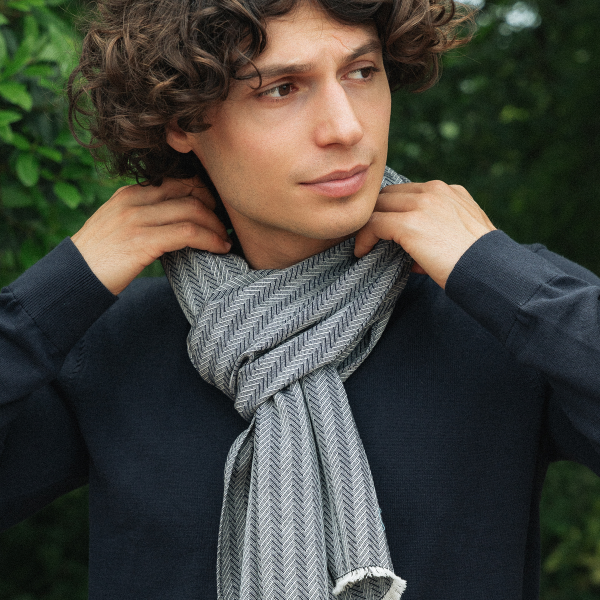 Echarpe-cachemire-homme-marine-Smoking
