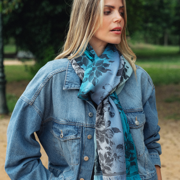 Etole-femme-laine-soie-bleu-Romantique