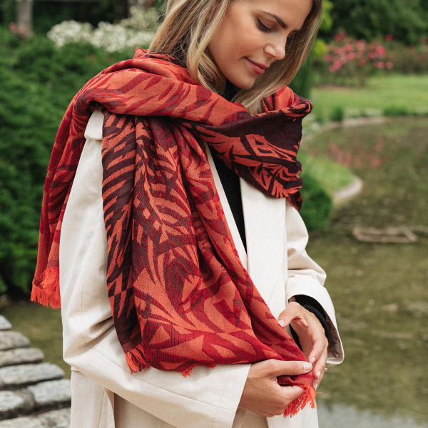 Echarpe-oversize-femme-fascine-laine-coton-soie-rouge-3A