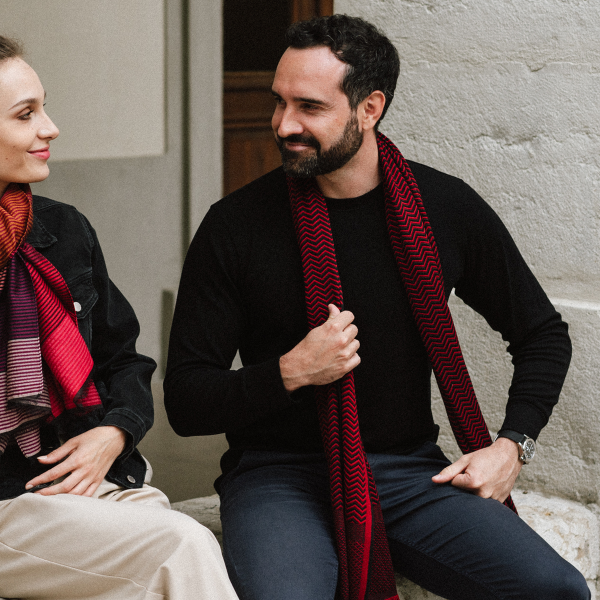 Echarpe-homme-laine-soie-rouge-noir-Sporty