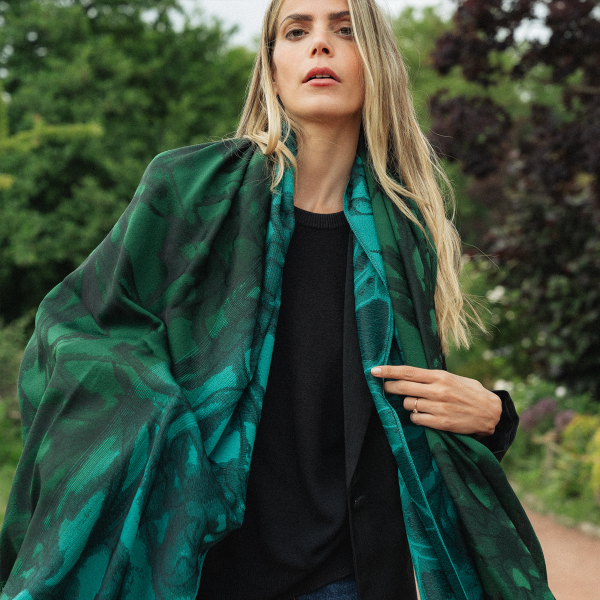 Etole-femme-laine-soie-verte-Rosaé