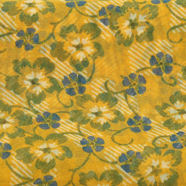 Foulard-femme-mousseline-soie-imprimée-fleurettes-jaune