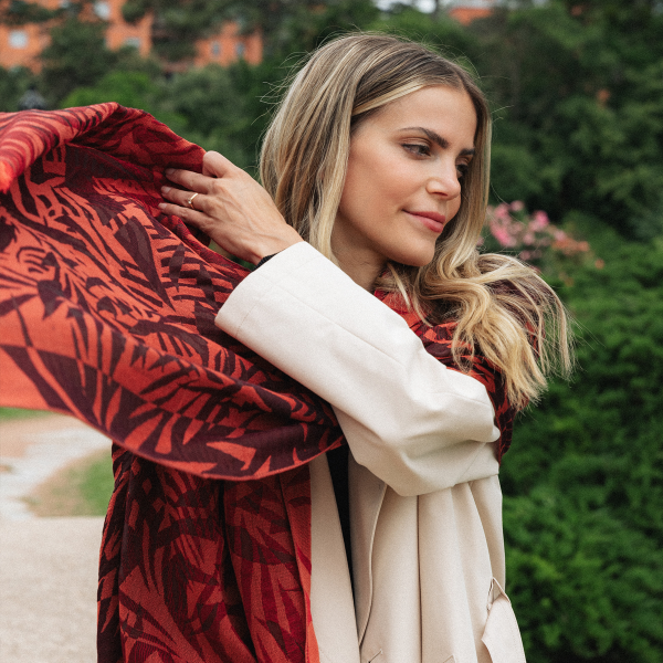 Scarf-oversize-women-merino-wool-cotton-silk-fascine-red-3A