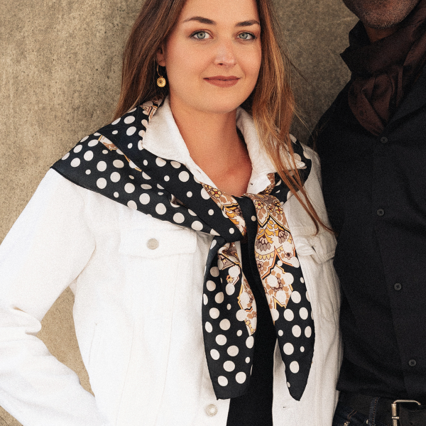 Black-silk-organic-square scarf-printed-Soierie