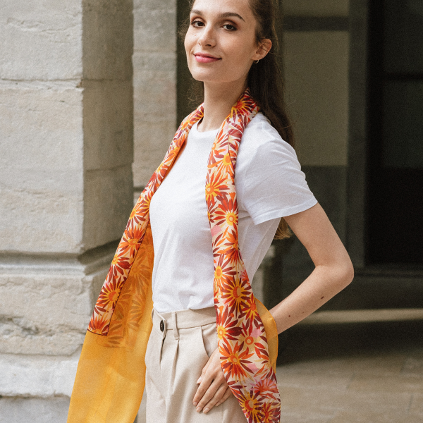 Duo-soie-foulard-femme-imprimé-fleur-solaire-jaune-ocre