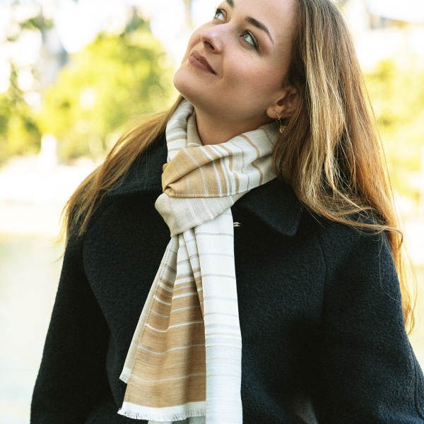 Echarpe-femme-laine-gris beige-traits