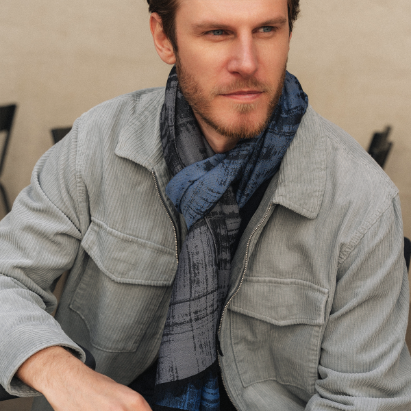 Echarpe-homme-tole-froisse-laine-merinos-bleu-jean