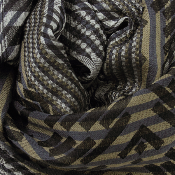 Echarpe-homme-geometrique-ride-laine-soie-gris-beige-4A