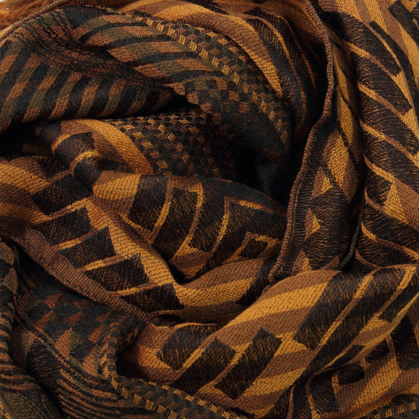 Echarpe-homme-geometrique-ride-laine-soie-jaune-cuir