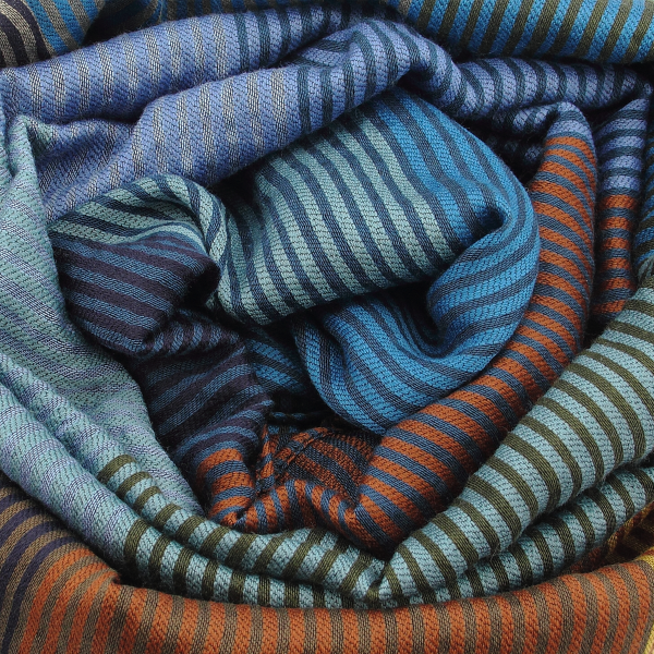 Etole-femme-kaleida-laine-coton-soie-bleu-canard-marron-22A