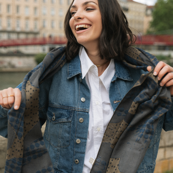 Maxi-etole-femme-laine-soie-coton-beige-jean-Montreal