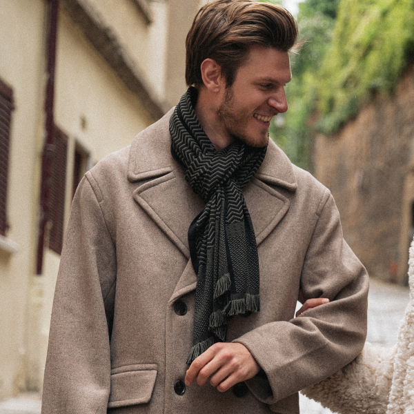 Echarpe-homme-laine-soie-kaki-noir-Sporty