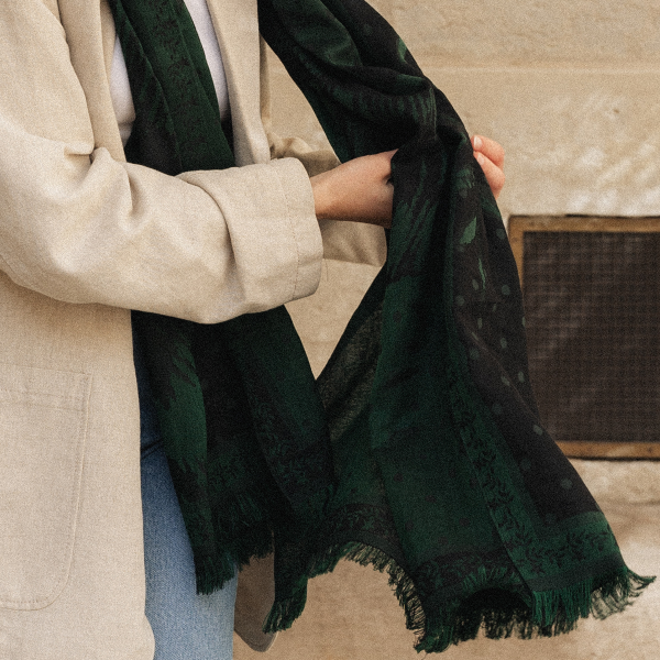 Etole-femme-laine-soie-coton-noir-vert-maxi floral