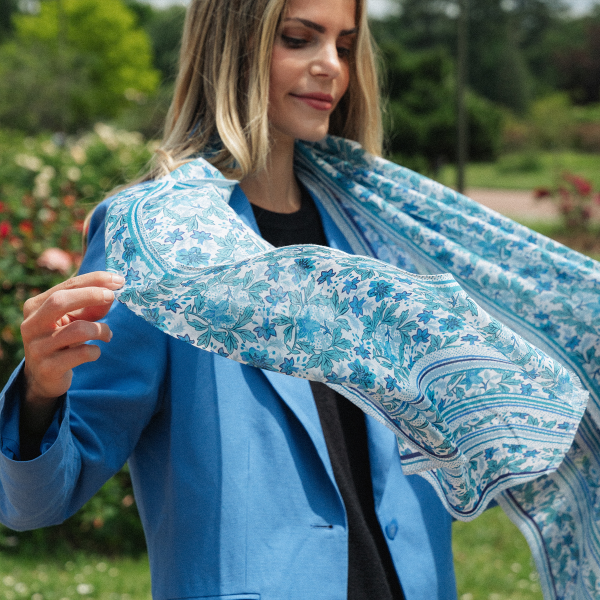 Foulard-chèche-femme-coton-soie-imprimé-bleu-Jardin