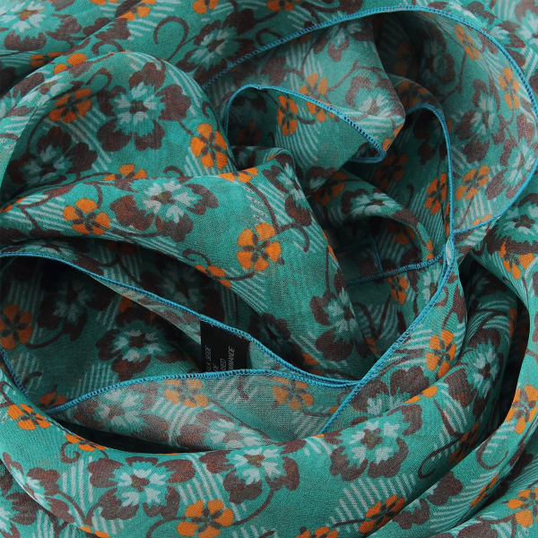 Foulard-femme-soie-vert-imprimé-fleur-fabrique-en-France