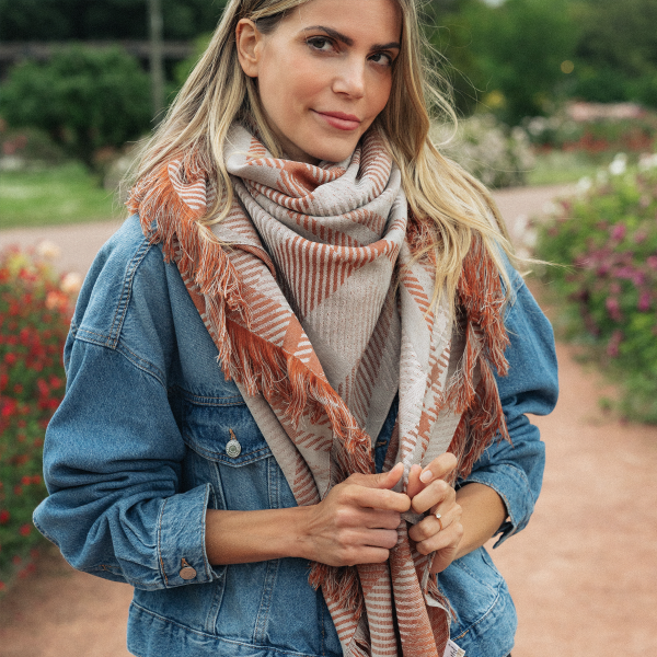 Grand-carré-femme-laine-caramel-Ecossais