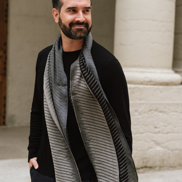 Black-gray-silk-Merino wool-cashmere-men’s-scarf-Classique