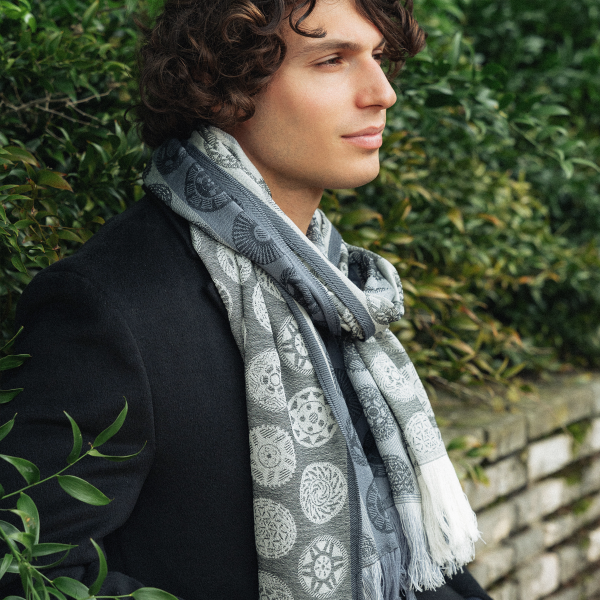 Grey-wool-men's-scarf-Chrono