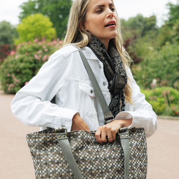 Grand sac cabas tisse motif Vichy camaieu de beige gris. Parfait pour un cadeau made in France