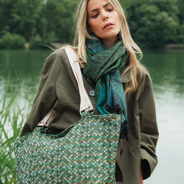 Grand sac cabas tisse motif Vichy camaieu de vert. Parfait pour un cadeau made in France