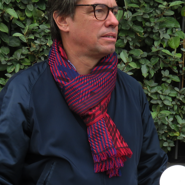 Scarf-man-geometric-ride-wool-silk-red-navy-3A
