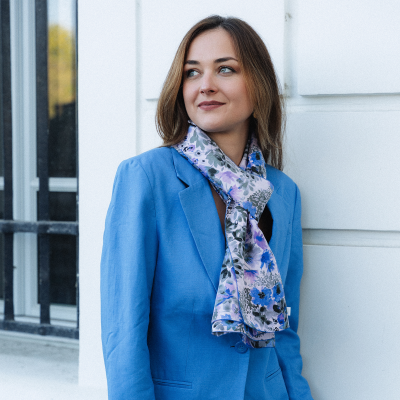 LARGE BLUE PRINTED SILK SCARF - FLEURS PEINTES