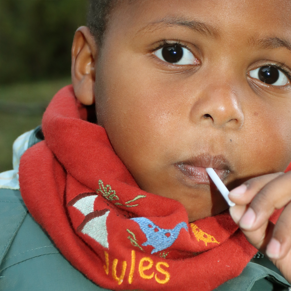Embroidered child's snood scarf made of natural materials — 100