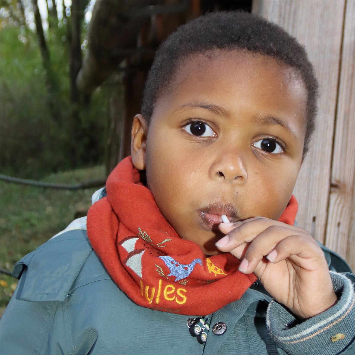 Embroidered child's snood scarf made of natural materials — 100