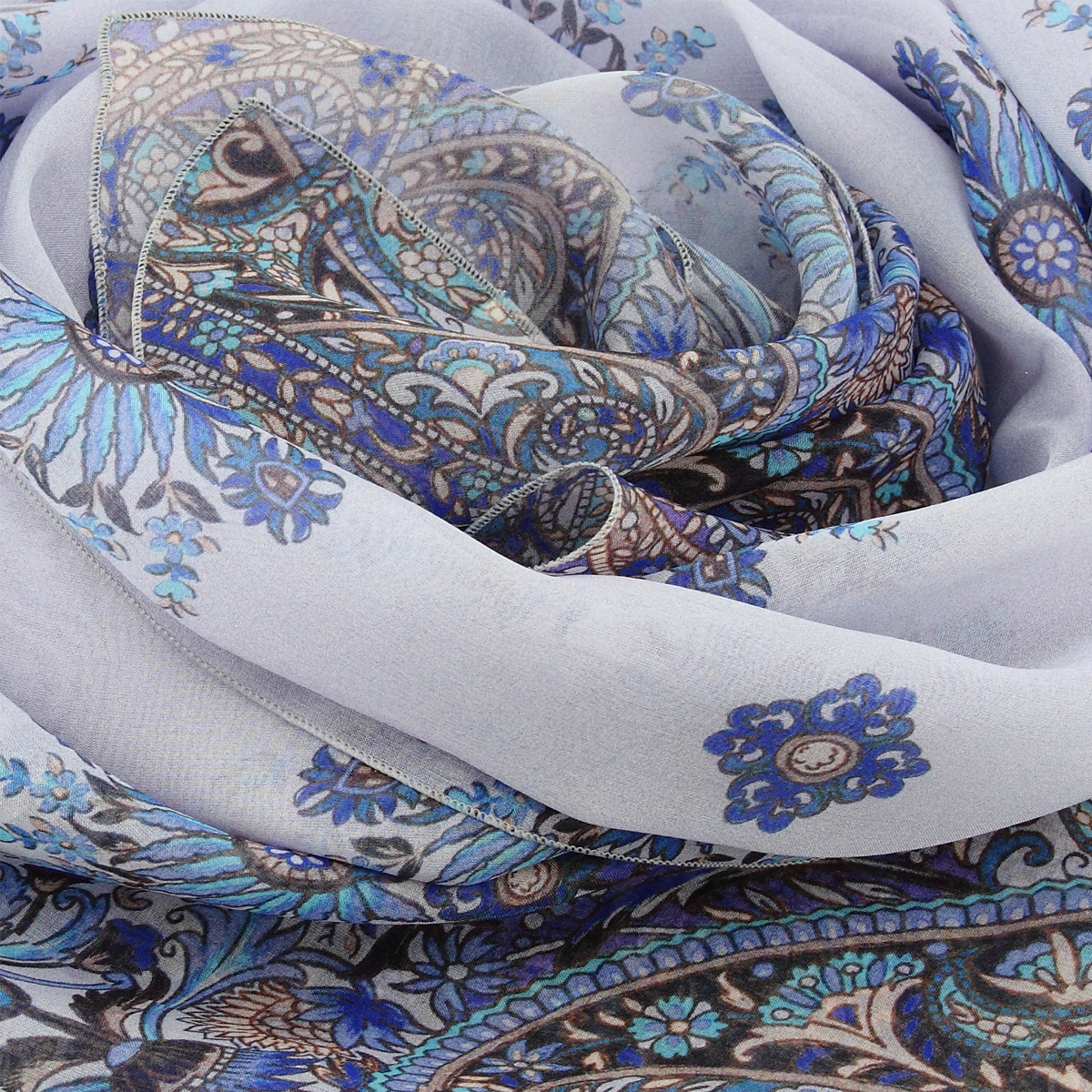 Intemporel foulard femme imprimé 100% soie luxe et élégance à la