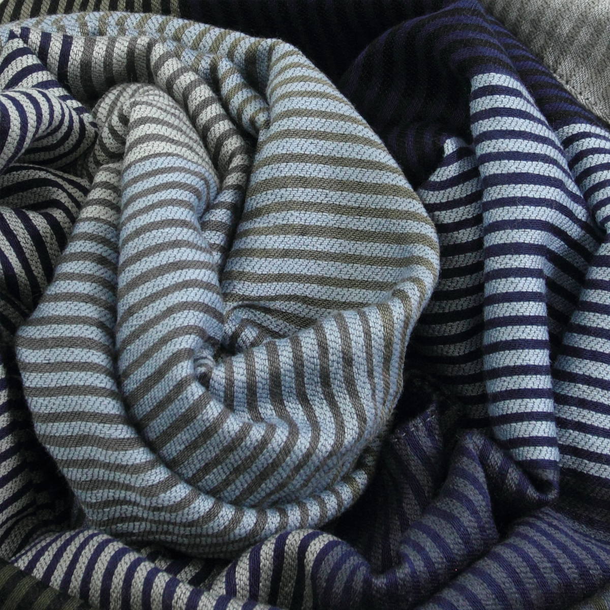 祝福 BLESS Draps Long Scarf Grey Melange Linen Scarf – Montaigne